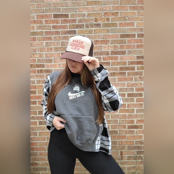 Upcycled Vintage Crewneck X Flannel With Michael Myers Halloween Logo - Picture 3 of 4